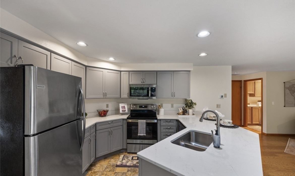 3216 31st Avenue Southeast - Photo 6 of 23