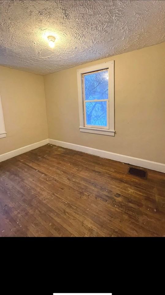 815 Ohio St #1 - Photo 3 of 3