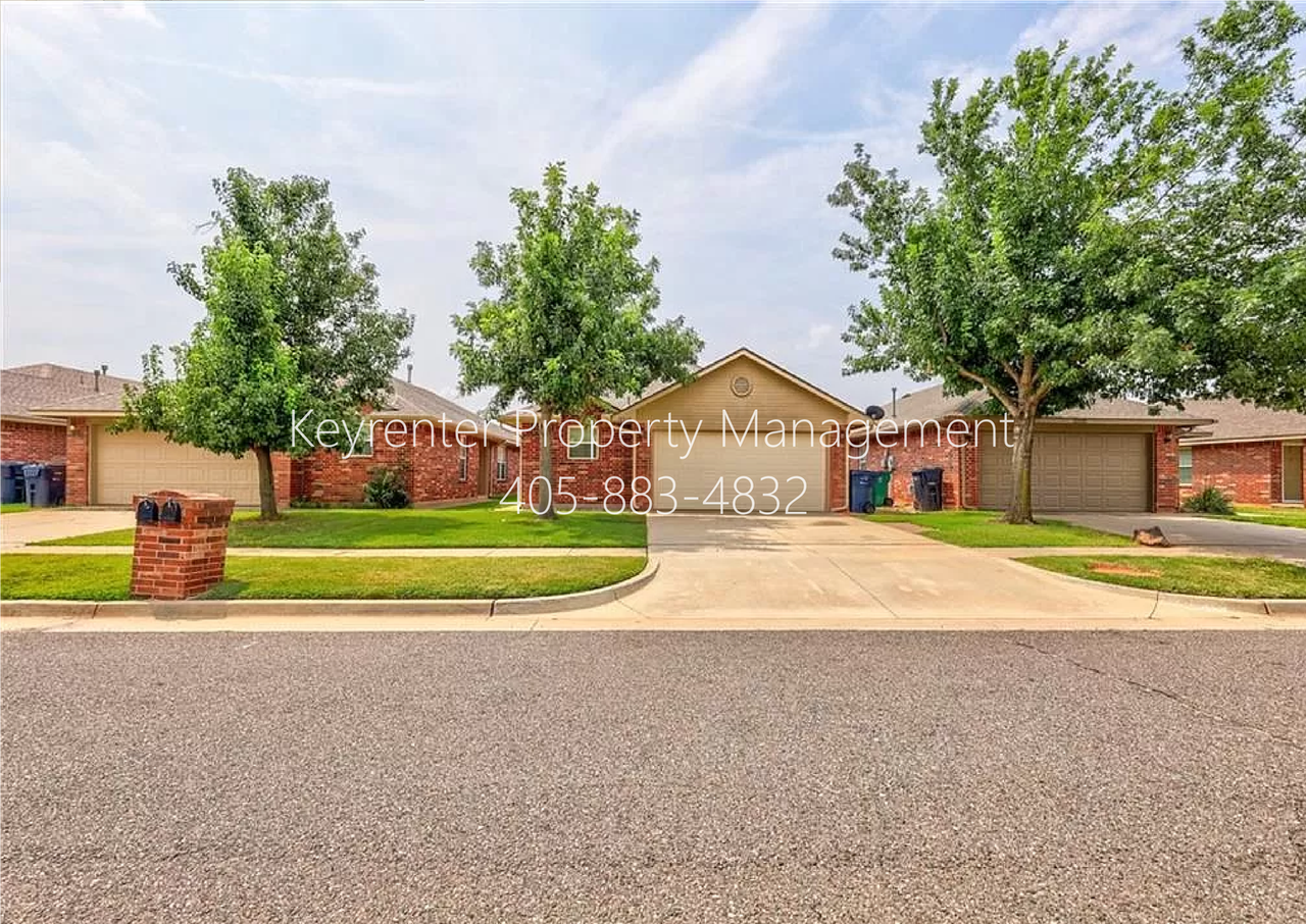 12328 Sw 5th St - Photo 4 of 34