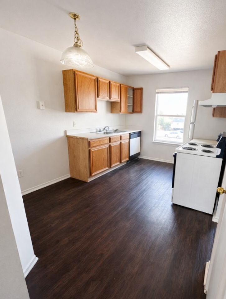 1501 Benttree Dr #D - Photo 4 of 10