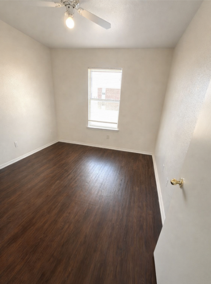 1501 Benttree Dr #D - Photo 6 of 10