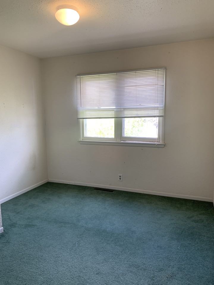 807 Reynolds St #1 - Photo 5 of 9