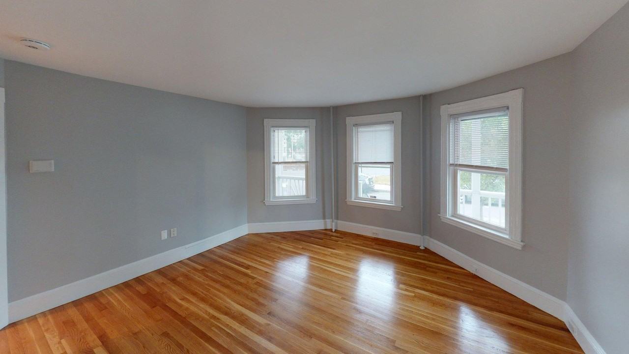 346 Chelsea Street346 Chelsea Street - 2 #2 - Photo 2 of 19