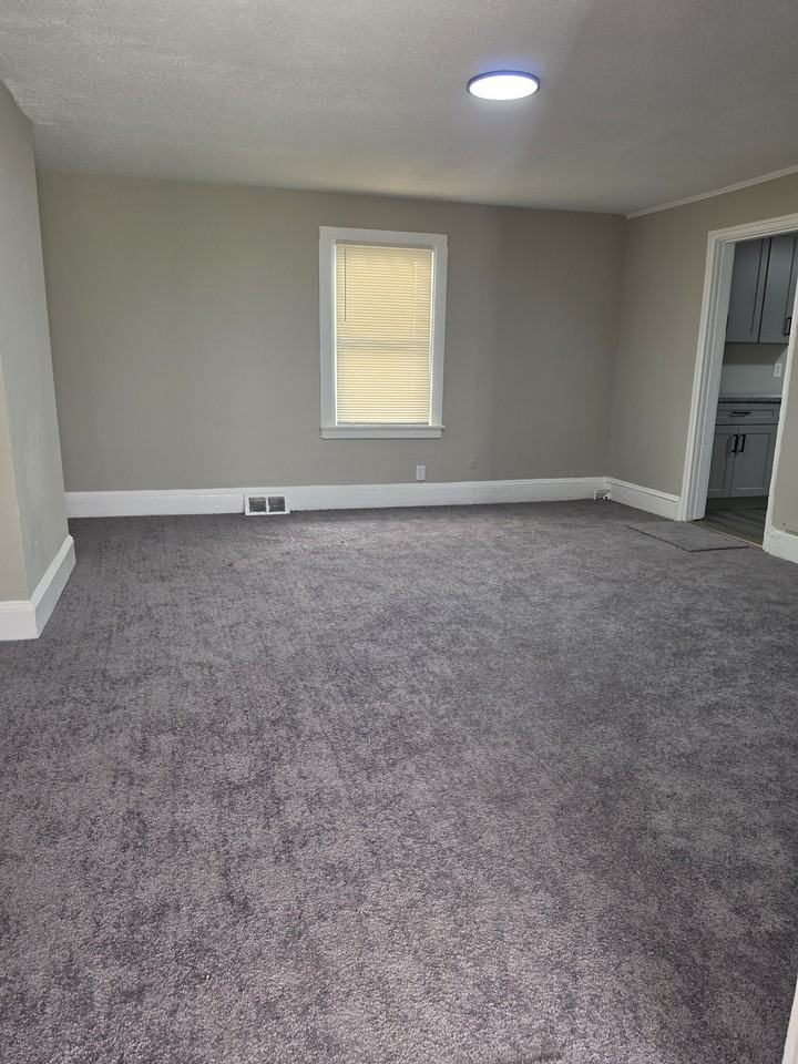 240 W Main St #1 - Photo 4 of 9