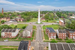 featured image of 2002 E Obear Ave