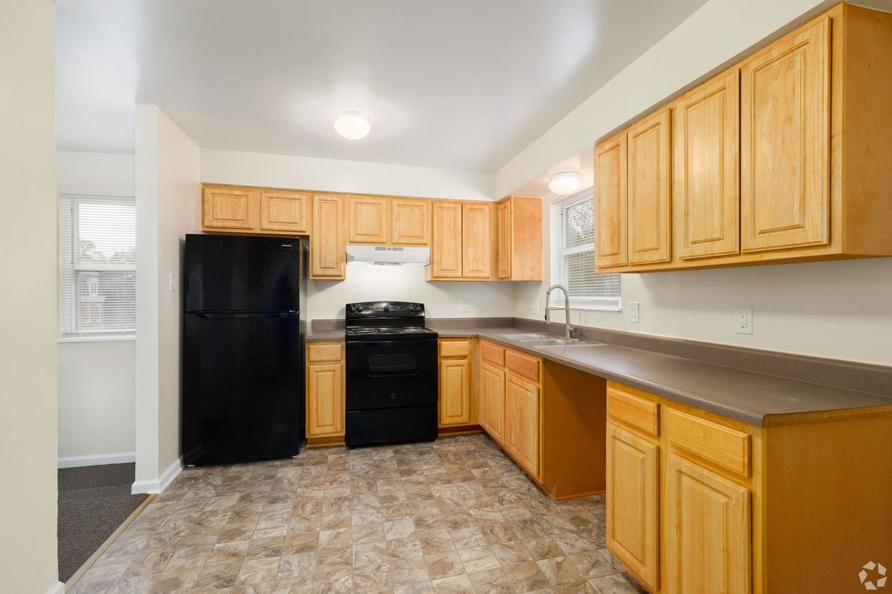 College Hill Apartments - Photo 4 of 25