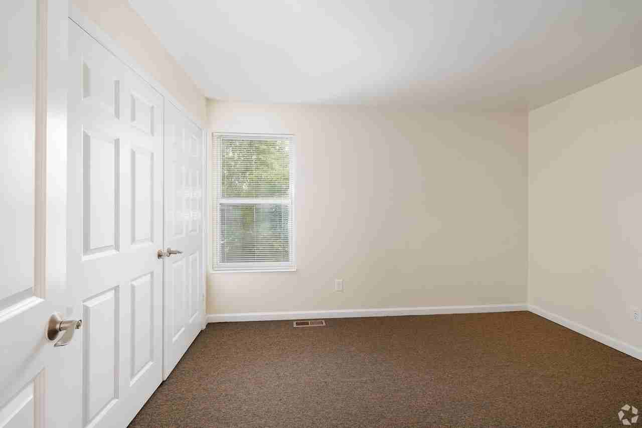 College Hill Apartments - Photo 7 of 25