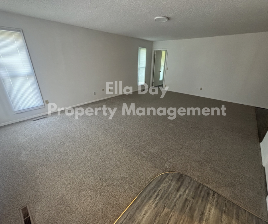 2006 S White Oak Dr #1 - Photo 2 of 10