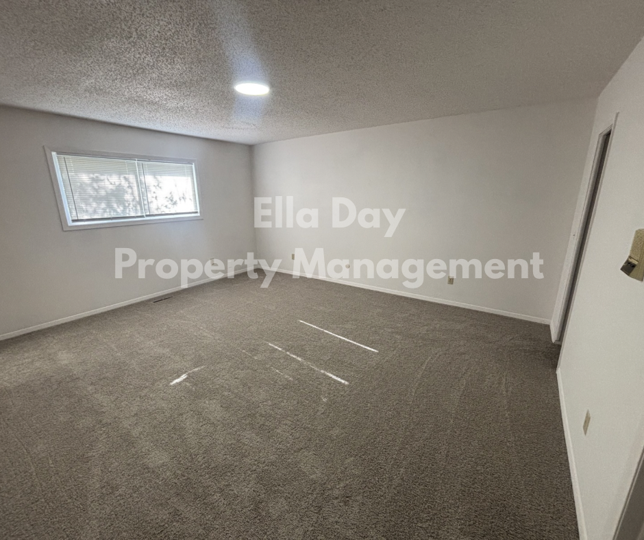 2006 S White Oak Dr #1 - Photo 4 of 10