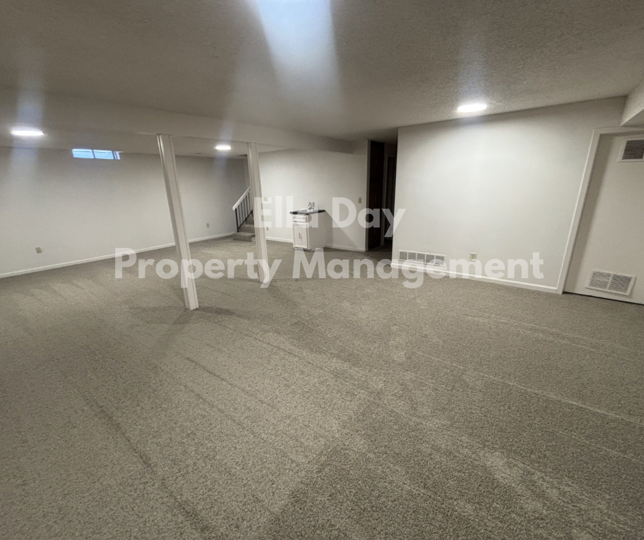 2006 S White Oak Dr #1 - Photo 5 of 10