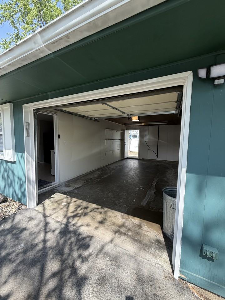 2504 Campbell Dr #1 - Photo 3 of 24