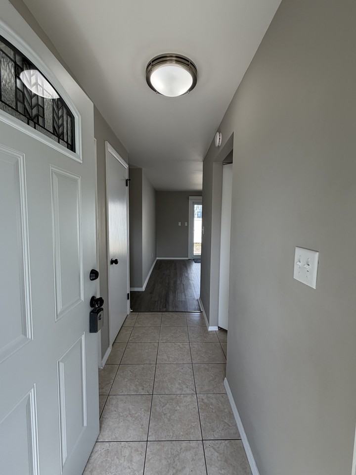 2504 Campbell Dr #1 - Photo 4 of 24