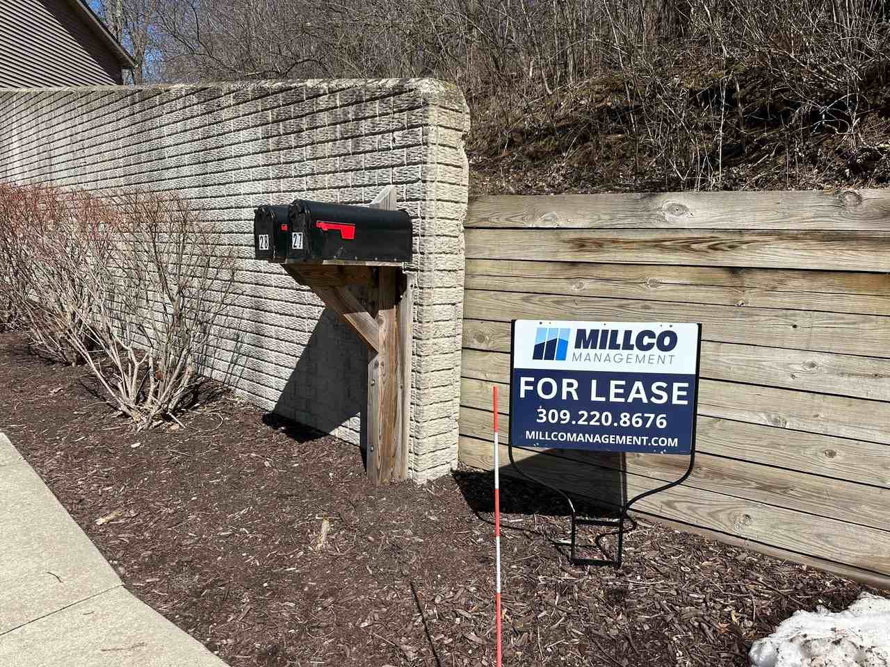 27-28 Cherry Hill Ct - Hampton, IL - Photo 4 of 5