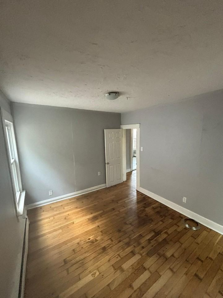 35 Saltonstall Ave #1st - Photo 2 of 11