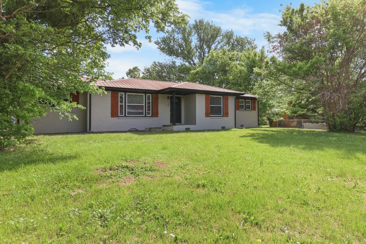 10 Lexington Dr #1 - Photo 3 of 29