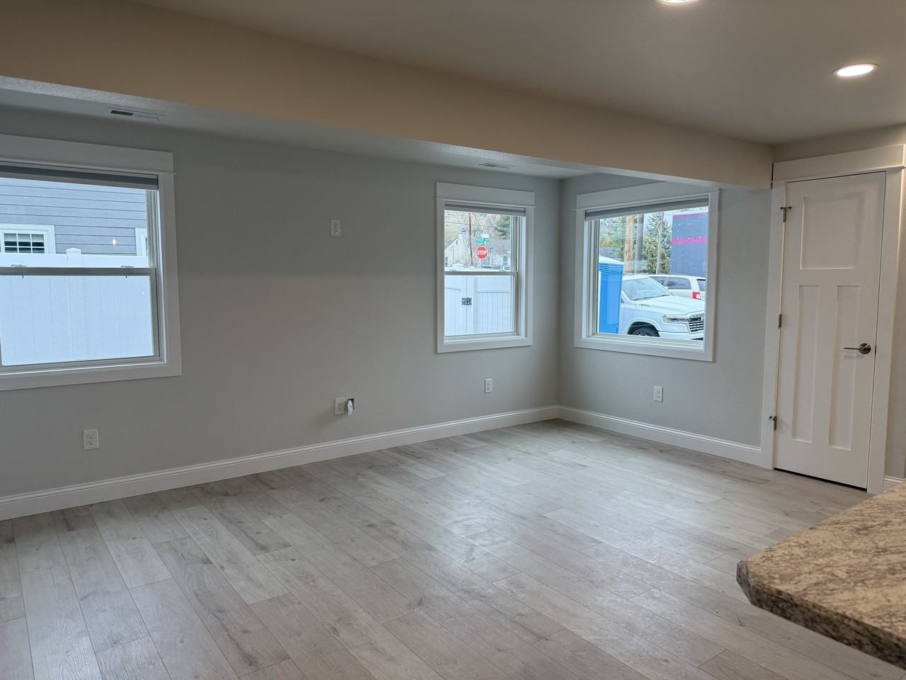 2410 Rosewyn Ln - Photo 3 of 14