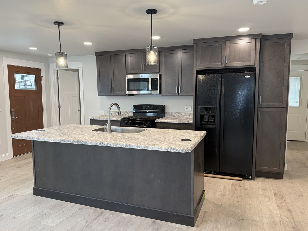 2410 Rosewyn Ln - Photo 4 of 14