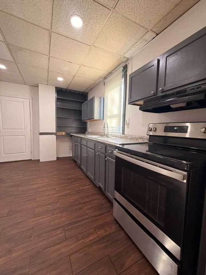 311 Jefferson St - Photo 3 of 5