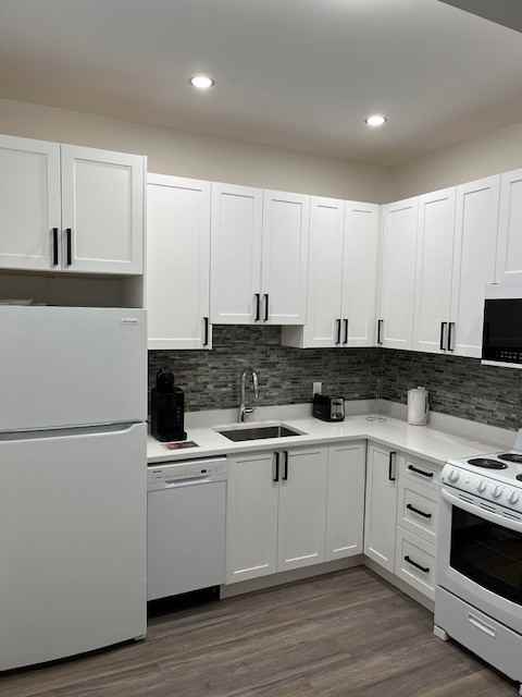 8323 C-8323 79a St - Photo 3 of 7