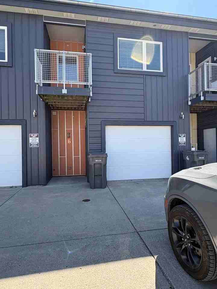 1318 Shelby St - Photo 3 of 25
