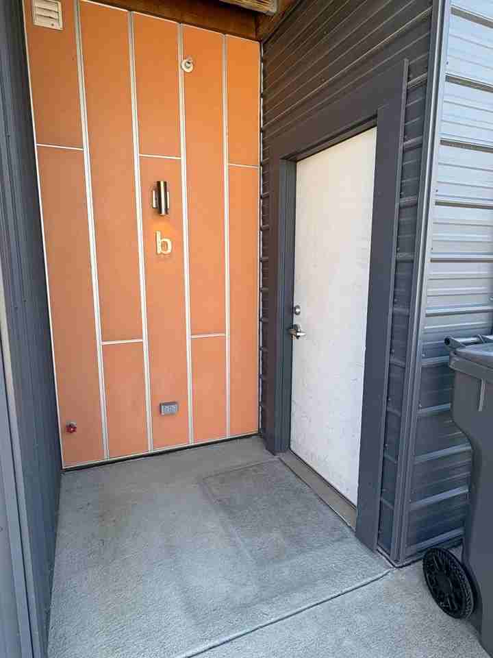 1318 Shelby St - Photo 4 of 25
