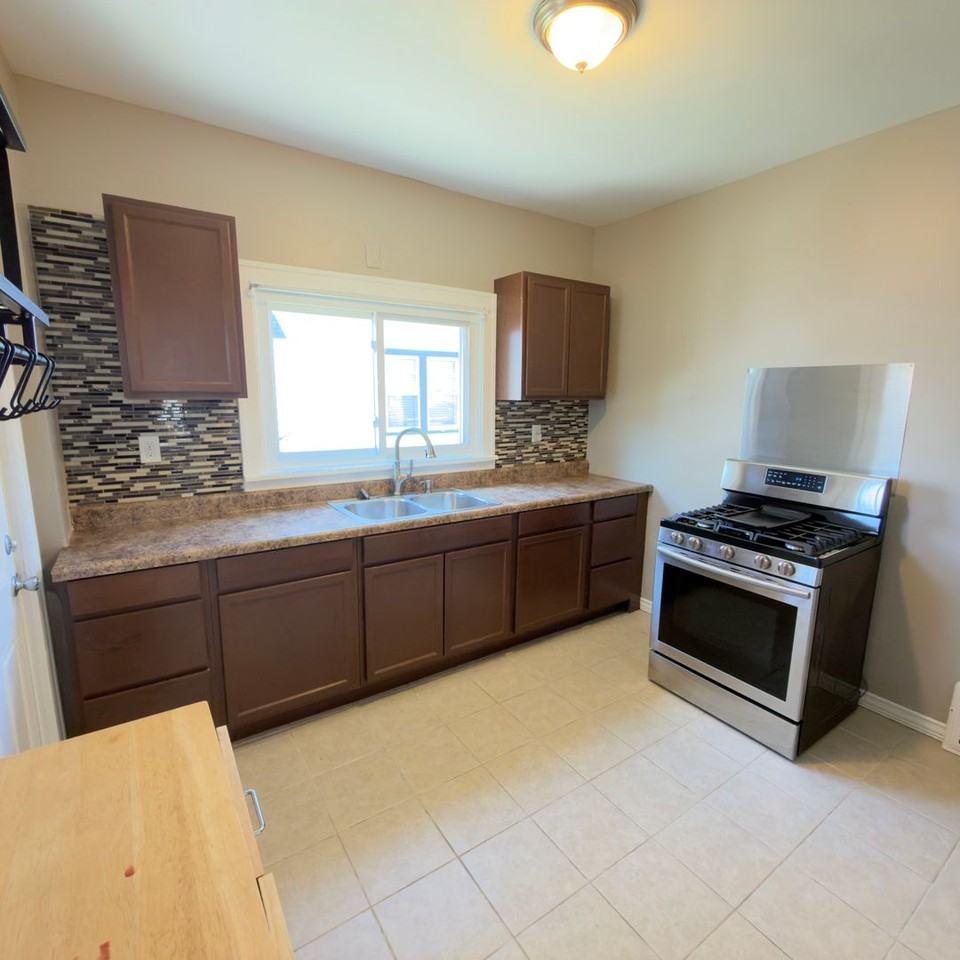 630 Delaware St Se - Photo 2 of 22