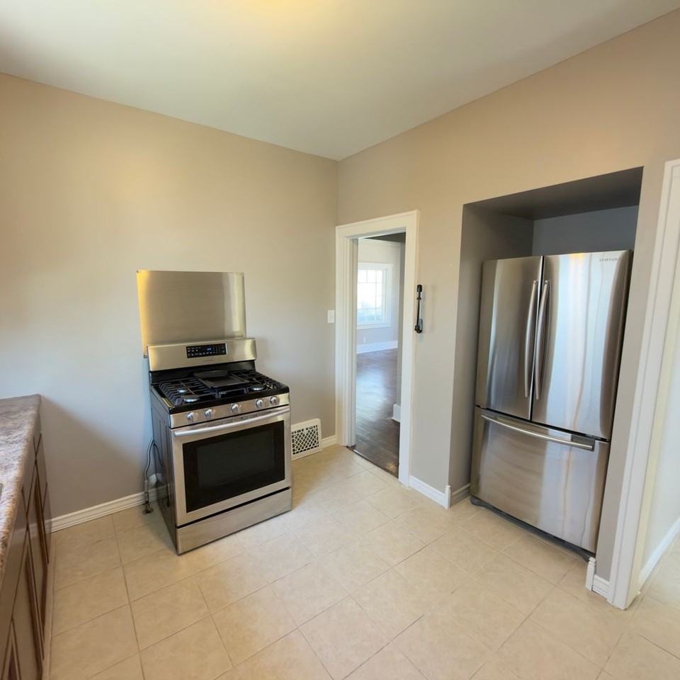 630 Delaware St Se - Photo 3 of 22