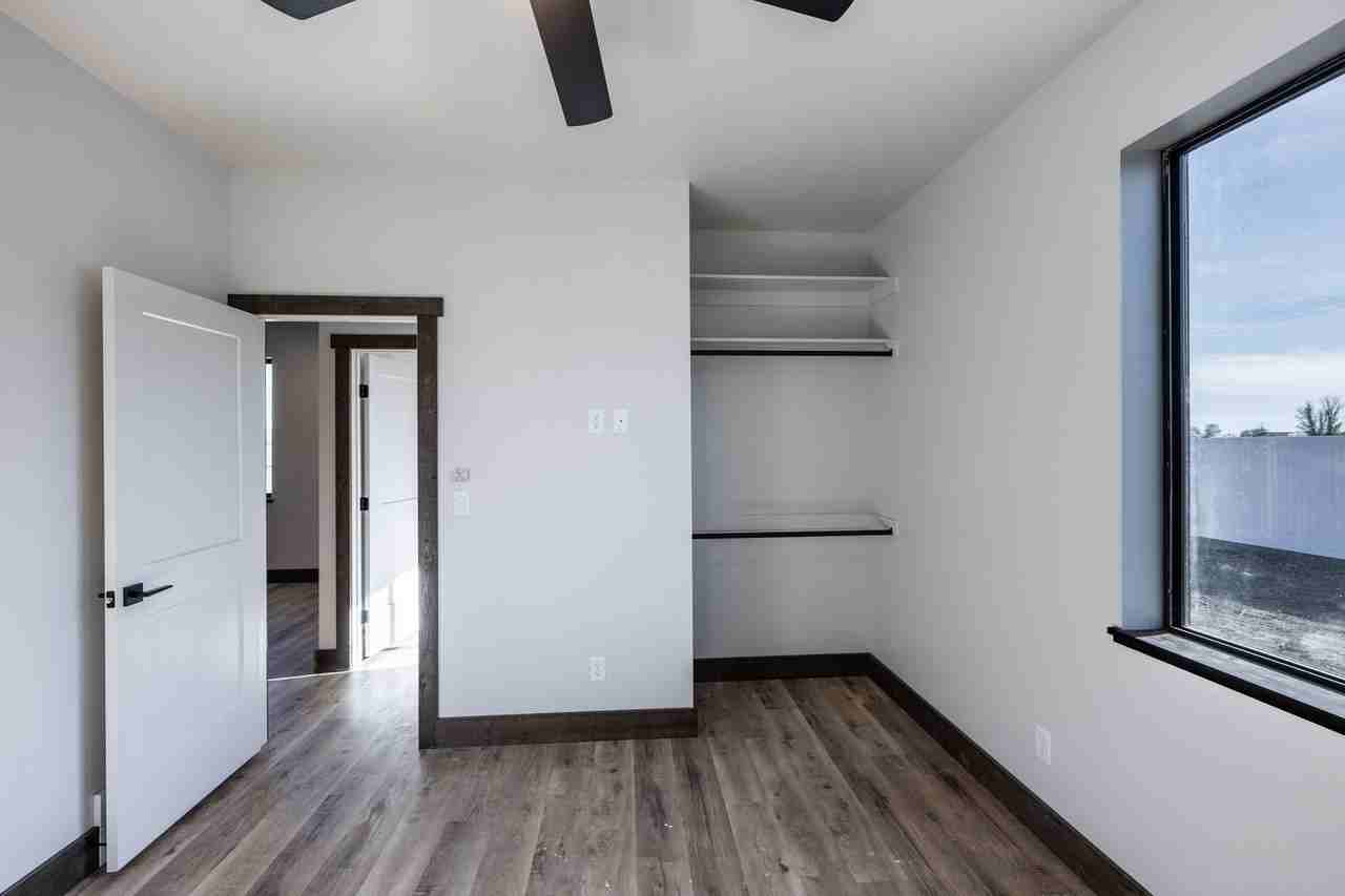 231 W 5th S - Photo 7 of 14