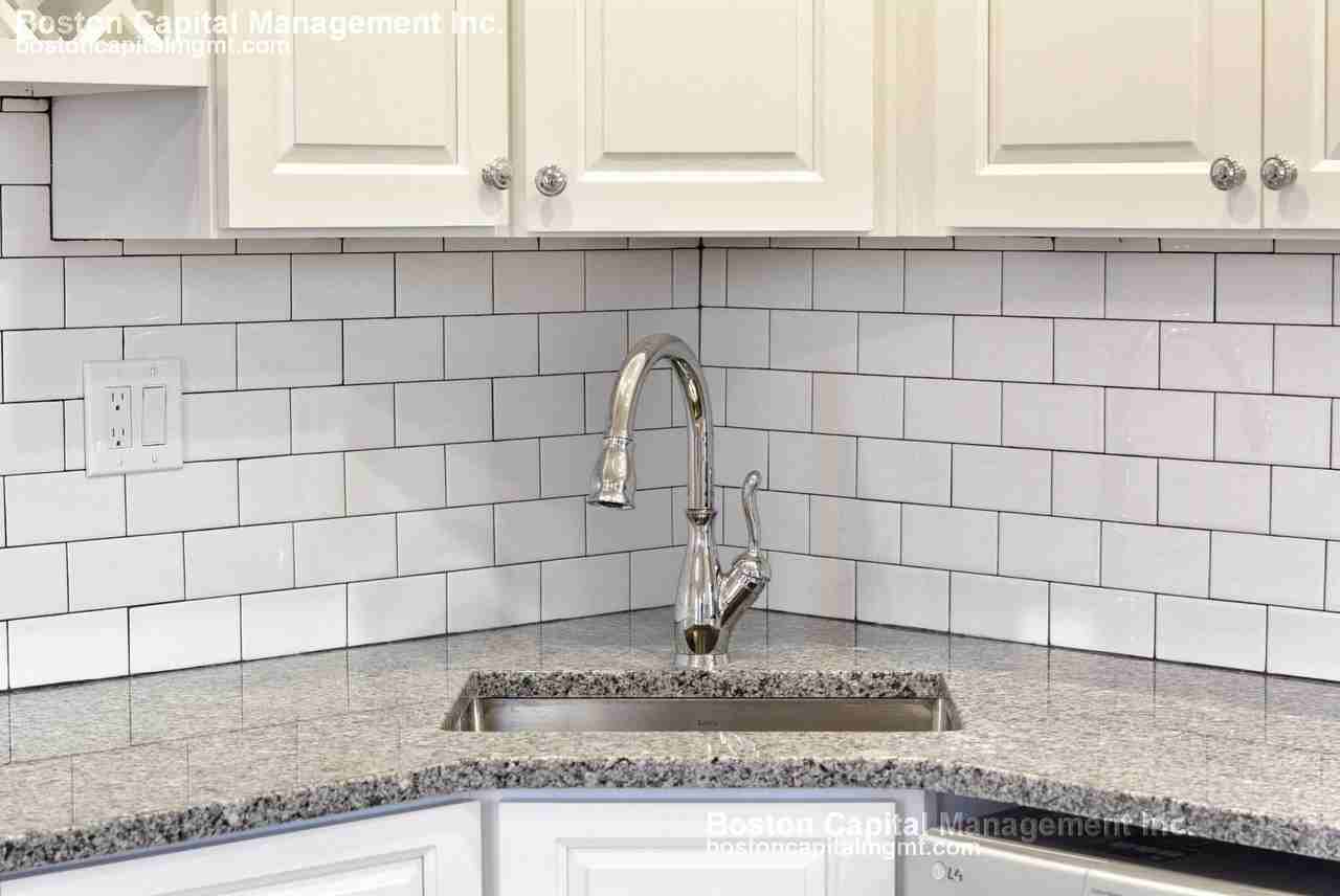 57 W 7th St #3 - Photo 3 of 11