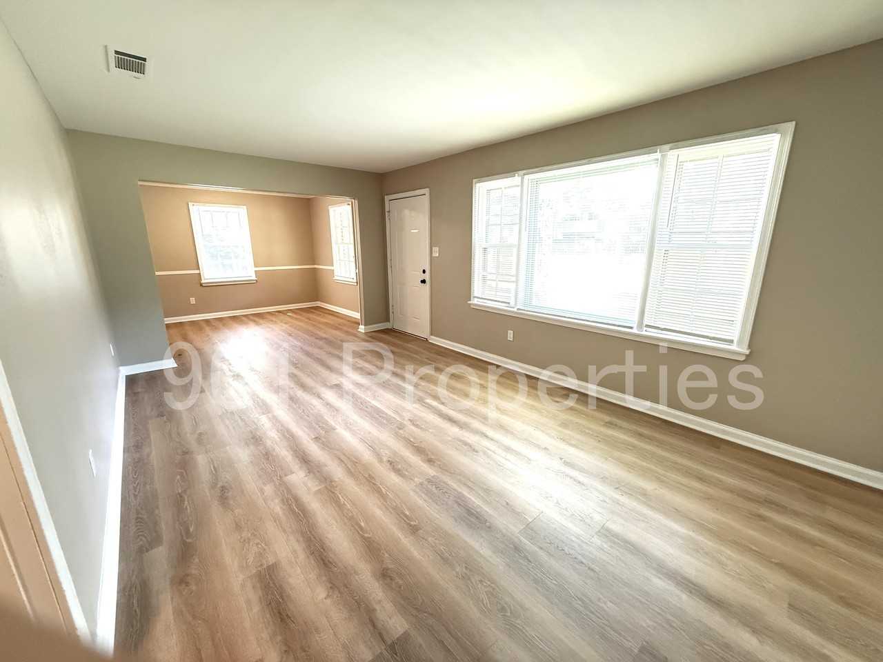 814 Colonial Rd #1 - Photo 5 of 17