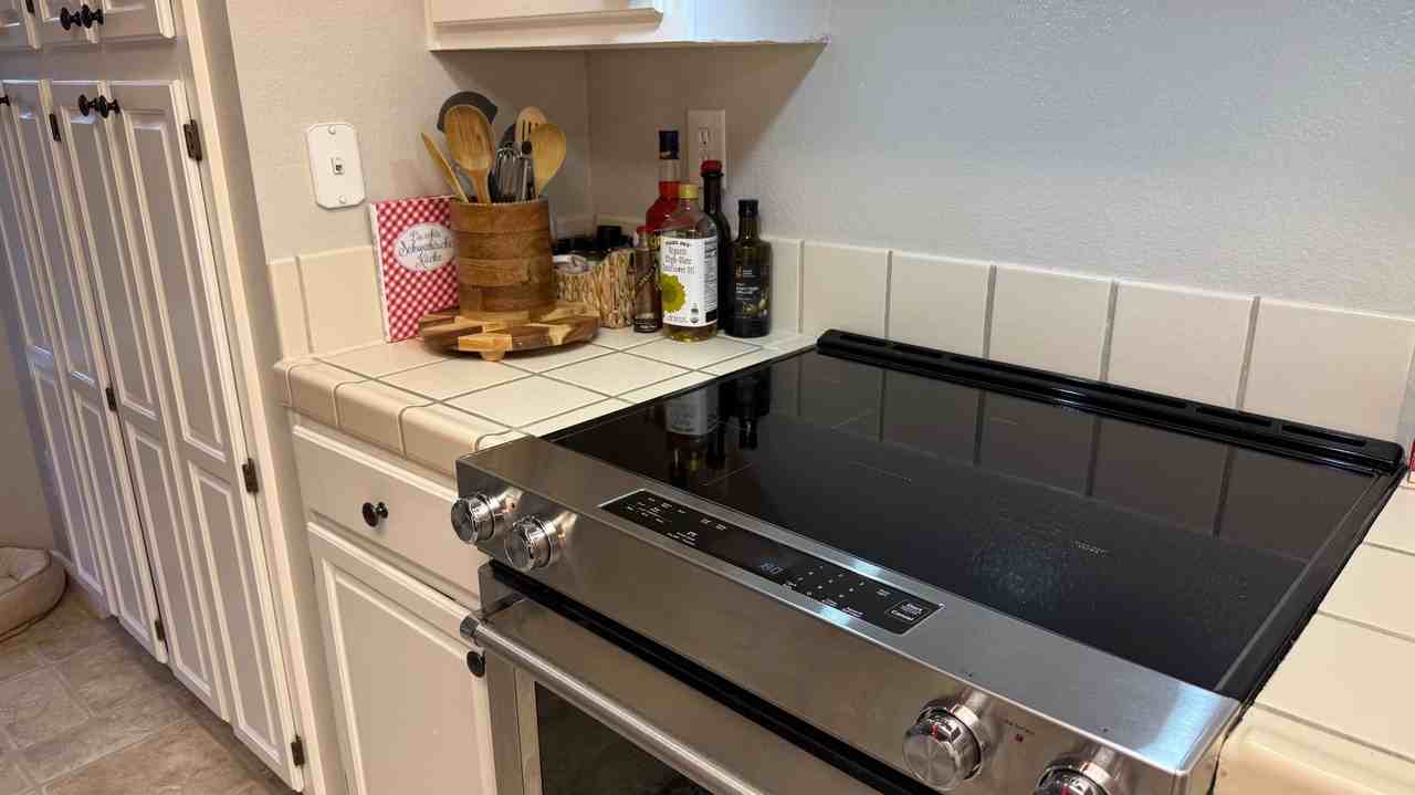 3309 Colonial Ct #1 - Photo 5 of 30