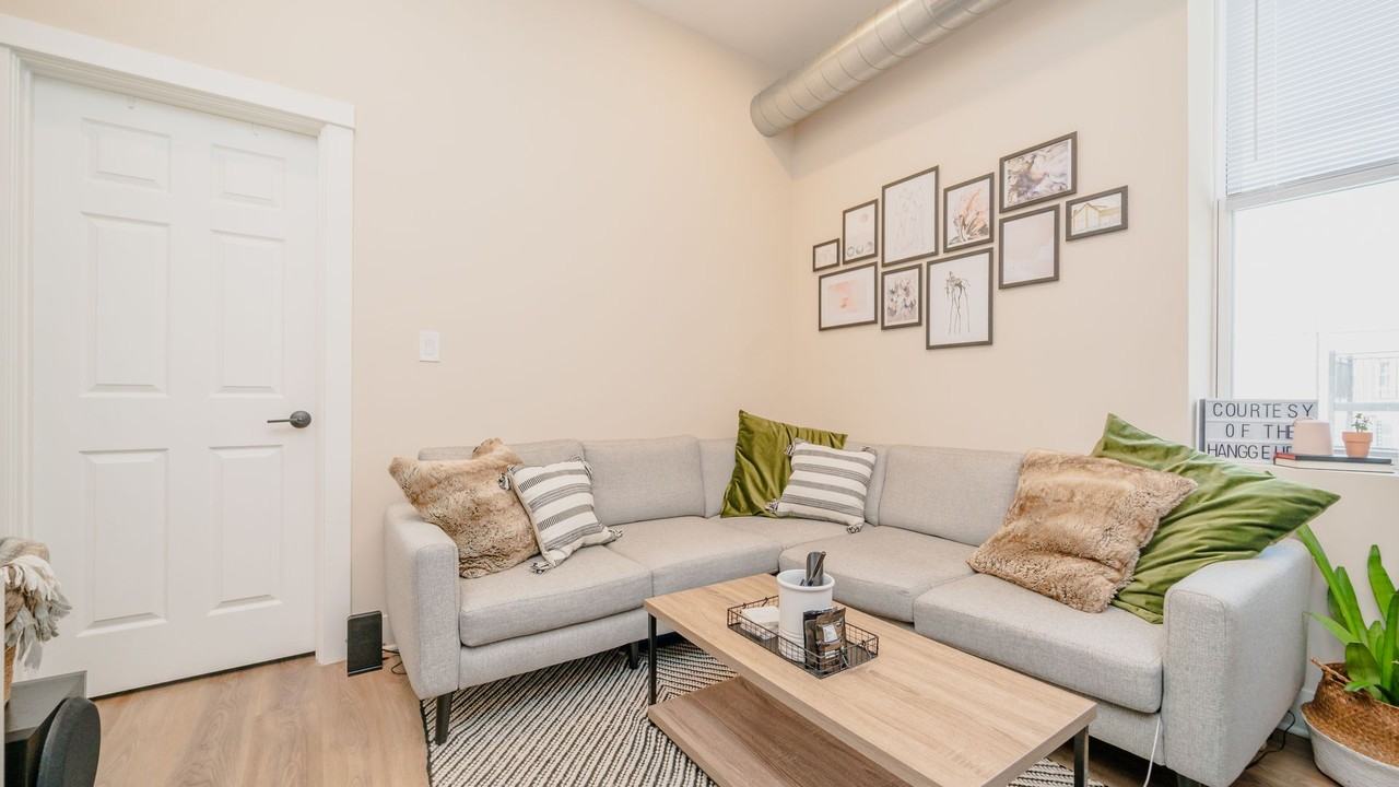 1447 W. Superior St. - Photo 3 of 7
