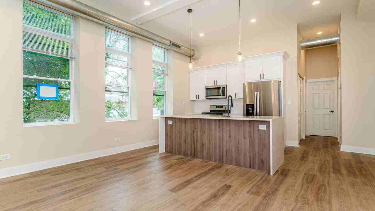 1447 W. Superior St. - Photo 4 of 7
