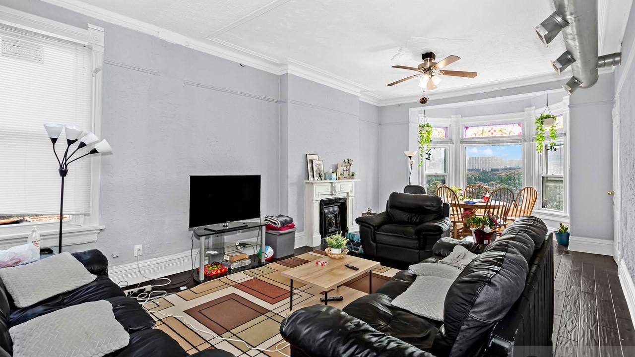 624-8 S. Racine Ave. - Photo 3 of 7