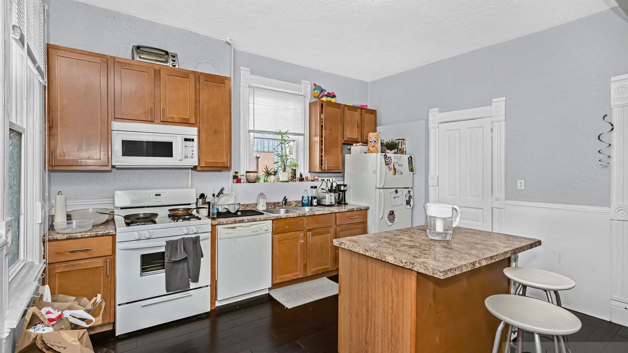 624-8 S. Racine Ave. - Photo 6 of 7