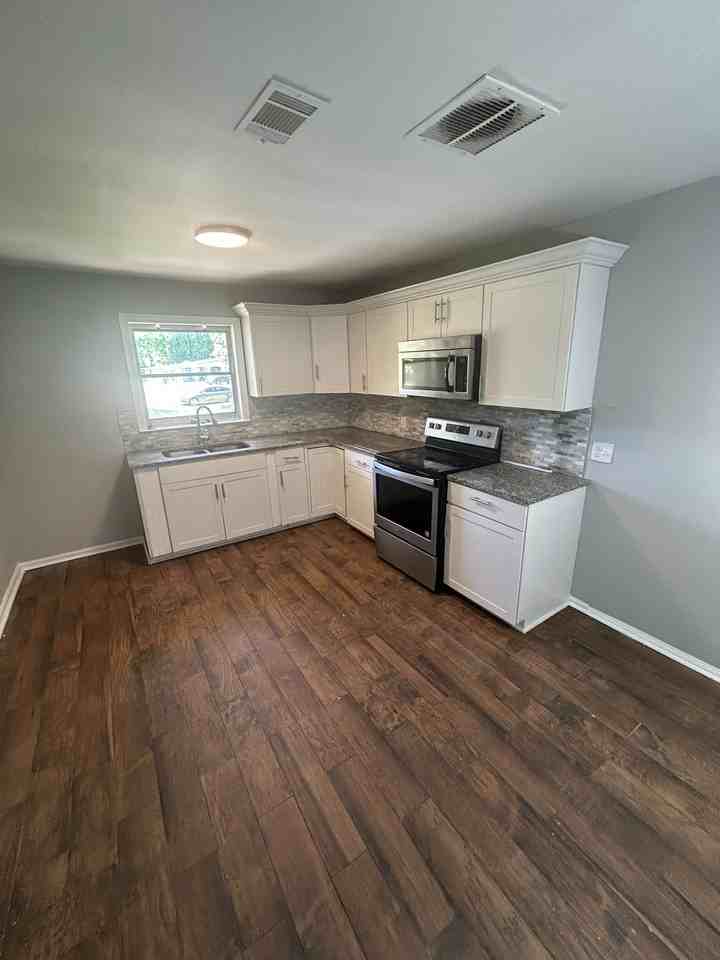 2633 Ashlawn Dr #1 - Photo 3 of 11