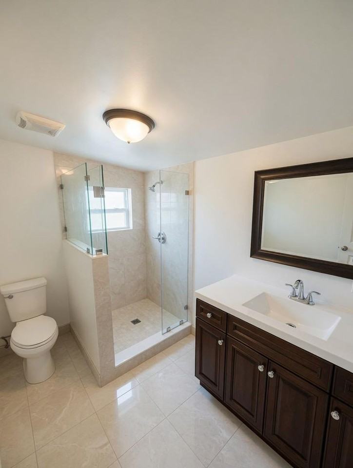 261 Ne 40th St - Photo 4 of 9