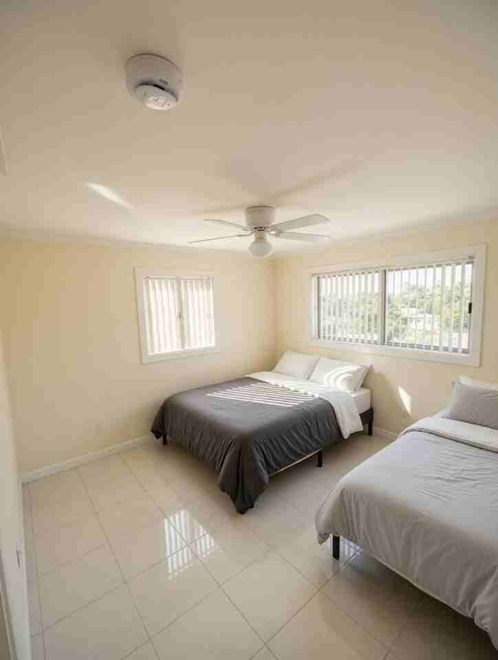 261 Ne 40th St - Photo 6 of 9