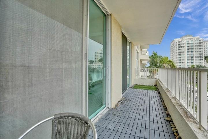 700 East Boynton Beach Boulevard #406 - Photo 3 of 10