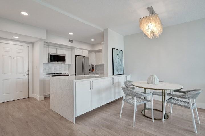 700 East Boynton Beach Boulevard #406 - Photo 5 of 10