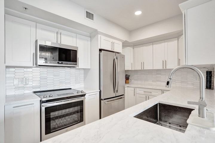 700 East Boynton Beach Boulevard #406 - Photo 4 of 10