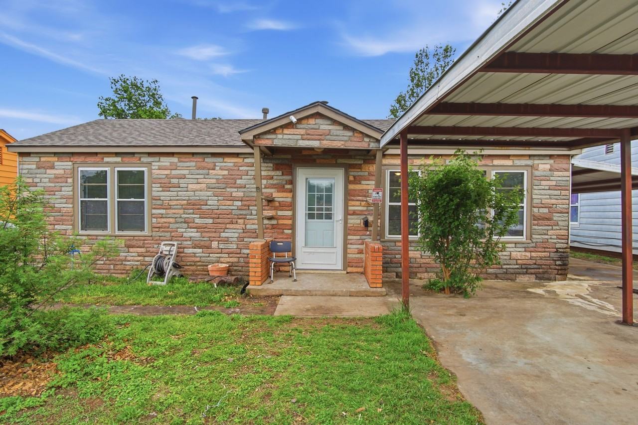 2228 Ne 23rd St #1 - Photo 2 of 19