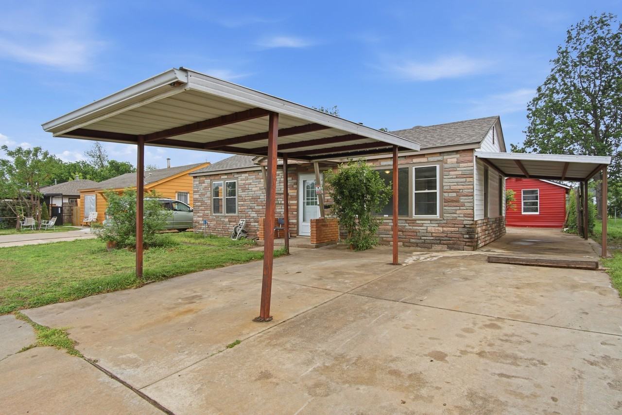 2228 Ne 23rd St #1 - Photo 4 of 19