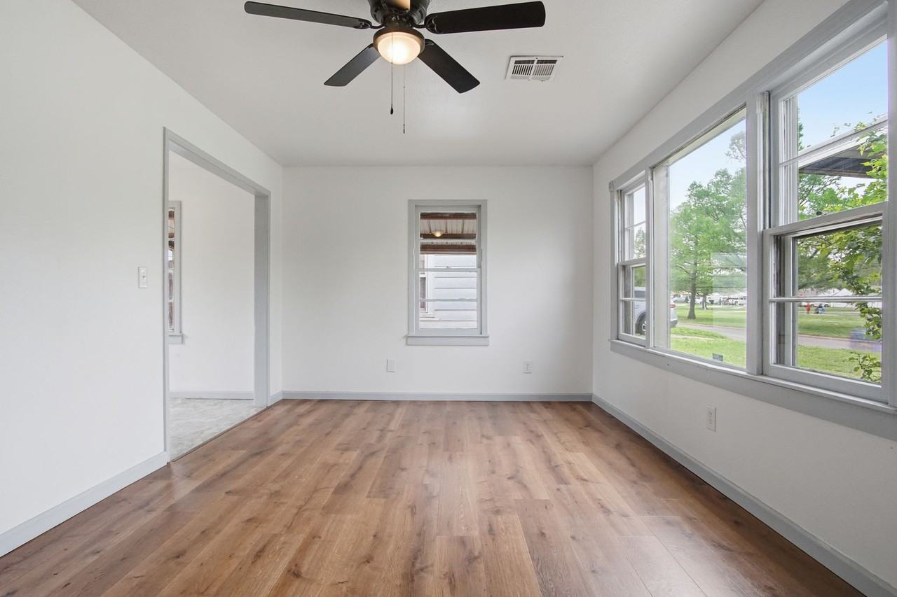 2228 Ne 23rd St #1 - Photo 5 of 19