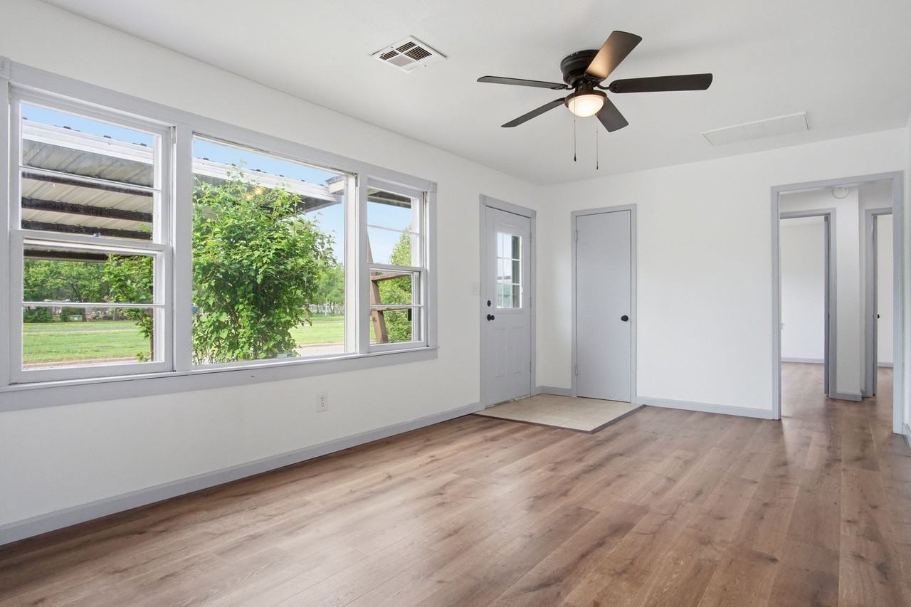 2228 Ne 23rd St #1 - Photo 6 of 19