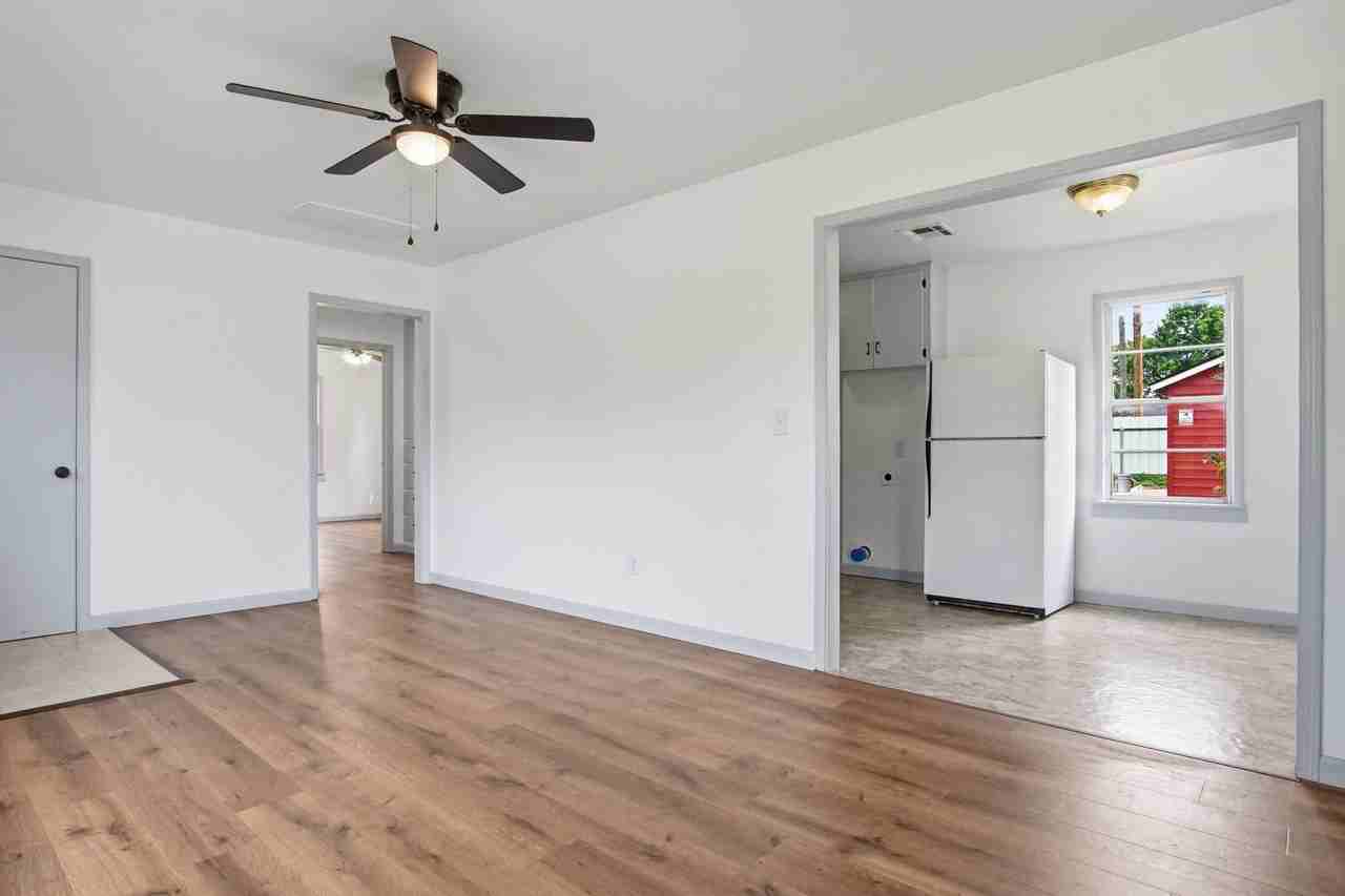 2228 Ne 23rd St #1 - Photo 7 of 19