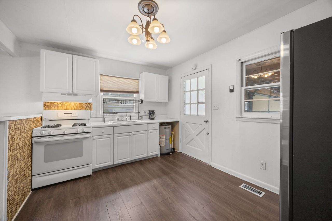 2548 Jones St #1 - Photo 3 of 14