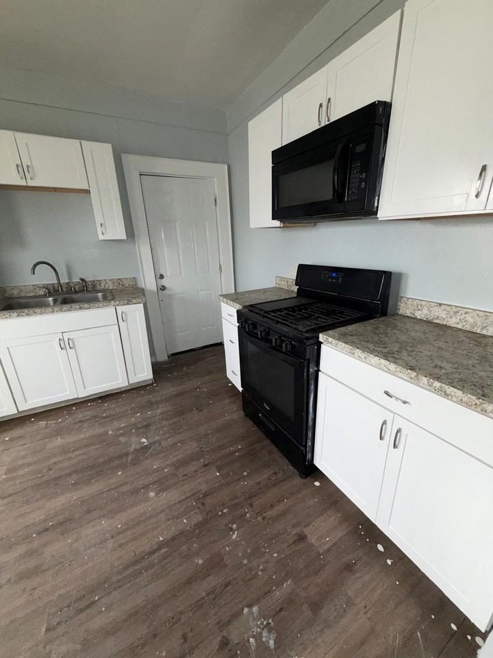 1507 N Salina St #3 - Photo 2 of 16