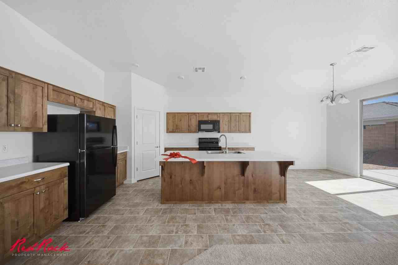 495 S Martignano Way - Photo 3 of 40