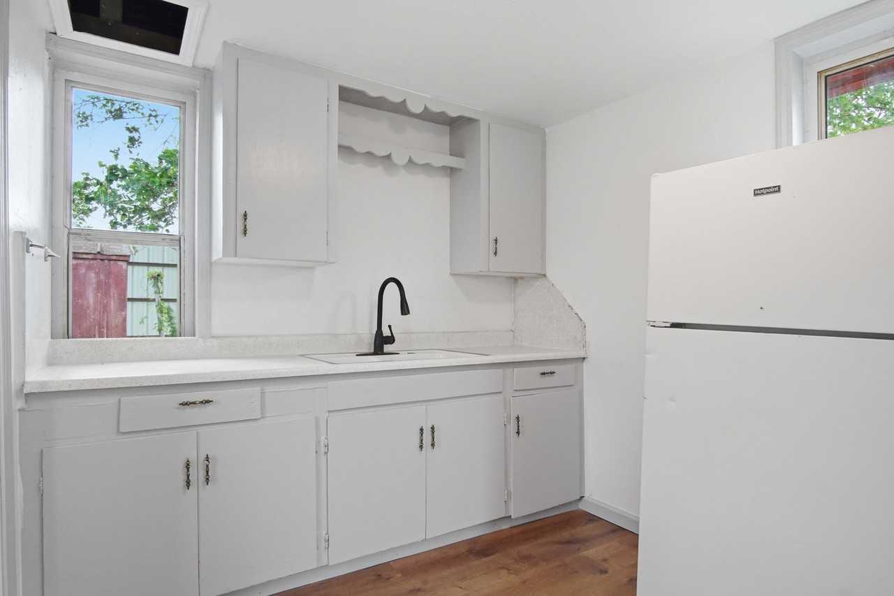 2228 Sw Grand Blvd #1 - Photo 6 of 15